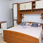 Lägenhet Sea Line - Two Bedroom With Terrace And Sea View Prigradica