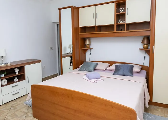 Apartment Sea Line - Two Bedroom With Terrace And Sea View Prigradica