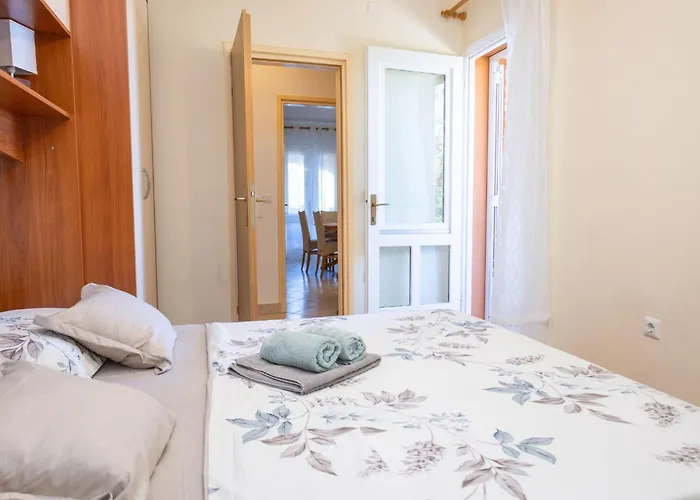 Sea Line - Two Bedroom With Terrace And Sea View Prigradica