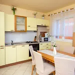 Sea Line - Two Bedroom With Terrace And Sea View Apartman