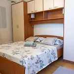 Apartman Sea Line - Two Bedroom With Terrace And Sea View Prigradica