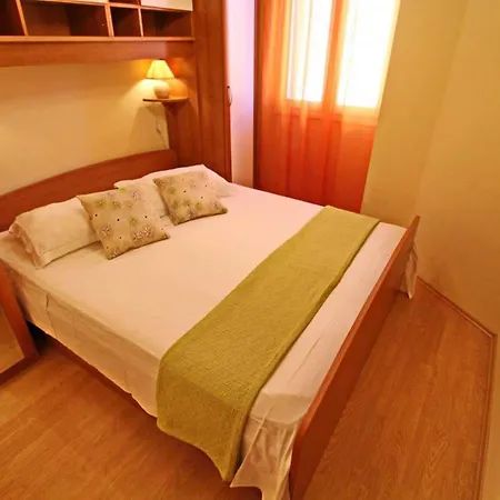 Apartment Sea Line - Two Bedroom With Terrace And Sea View Prigradica