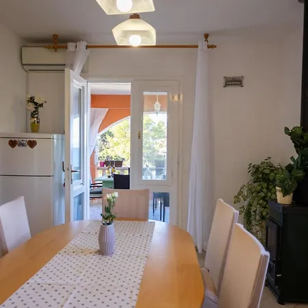Sea Line - Two Bedroom With Terrace And Sea View Apartmán