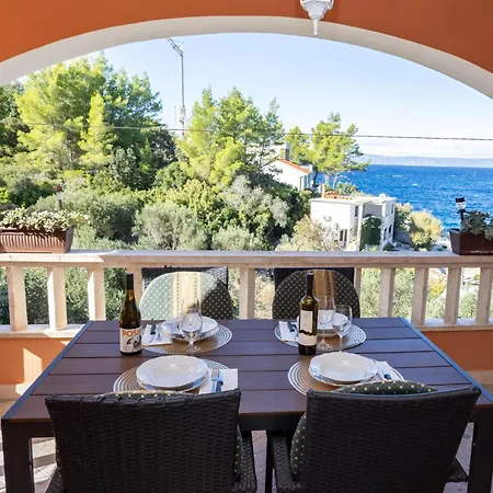 Sea Line - Two Bedroom With Terrace And Sea View Apartmán