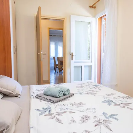 Sea Line - Two Bedroom With Terrace And Sea View Prigradica